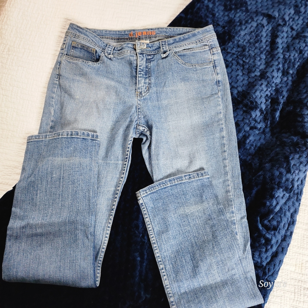 D. Jeans womens